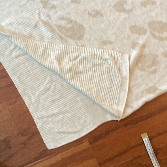 WONDERLY L Dolman Crewneck Unisex Animal Print Sweater - Picture 10 of 13